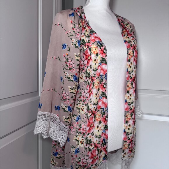 Kimono Style Floral Top with Lace, Size Small - Picture 2 of 9